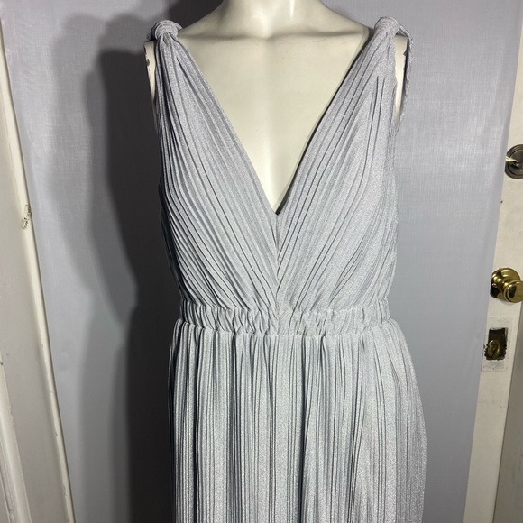 Halston LANA PLEATED V NECK GOWN 6 - Picture 3 of 8